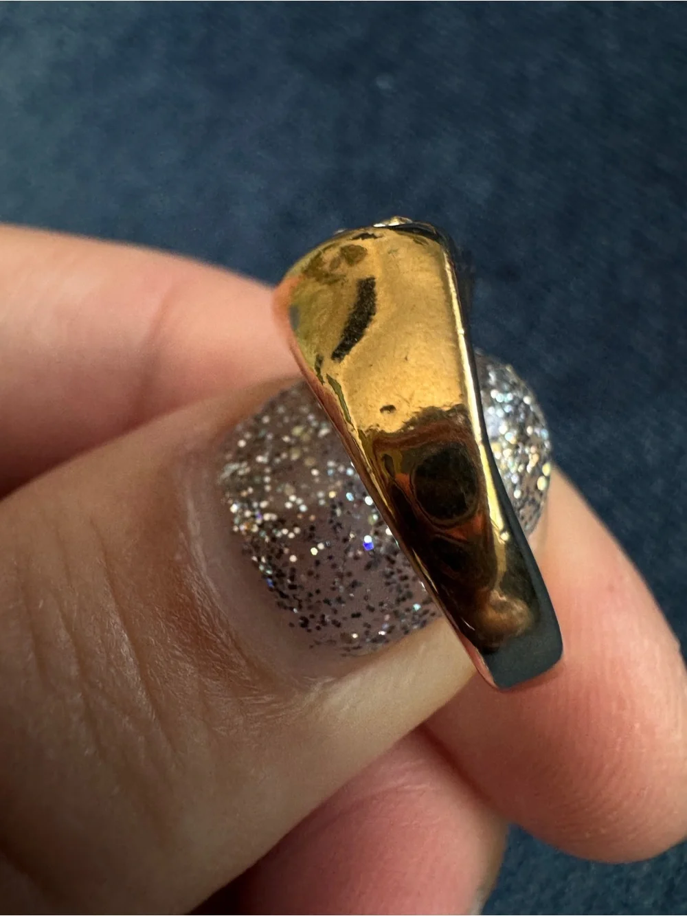 Stunning Gold tone textured ring size 5
